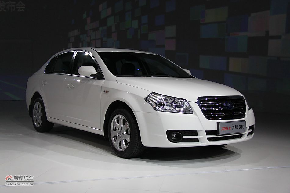 2011款奔腾B70上市现场图