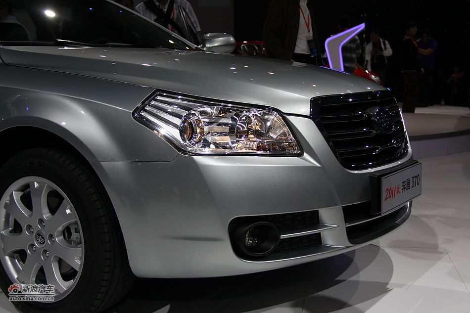 2011款奔腾B70上市现场图