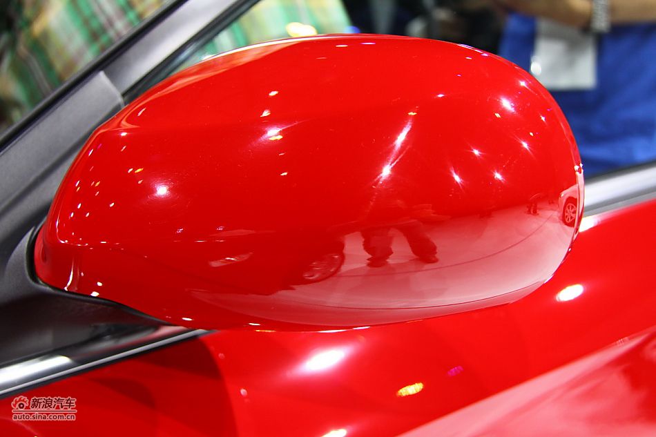 2011款奔腾B70上市现场图