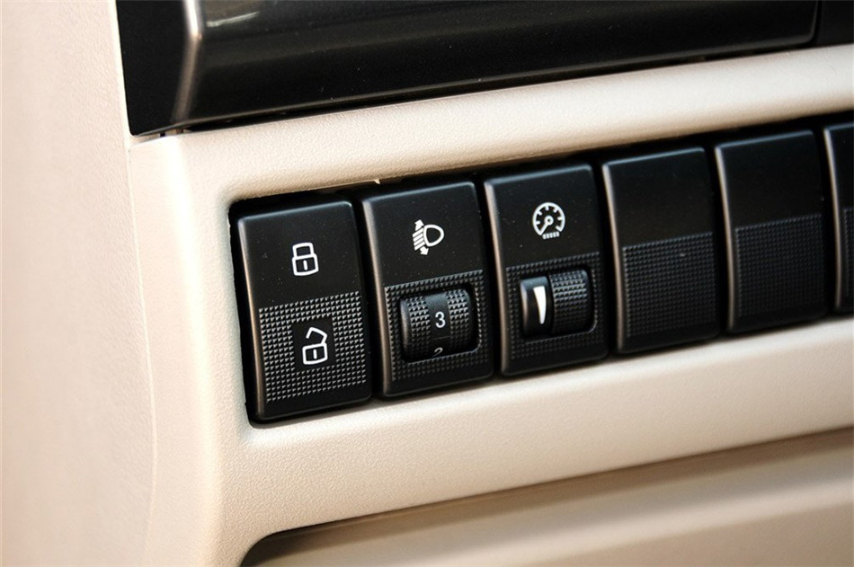 2012款 1.8L MT 时尚型 内饰