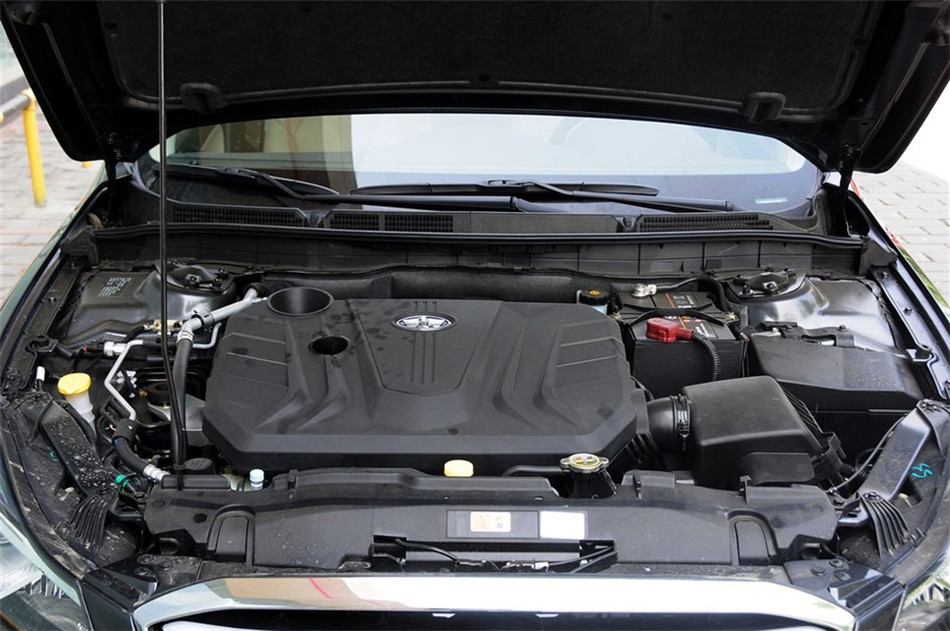 2014款 2.0L AT 豪华型 引擎底盘