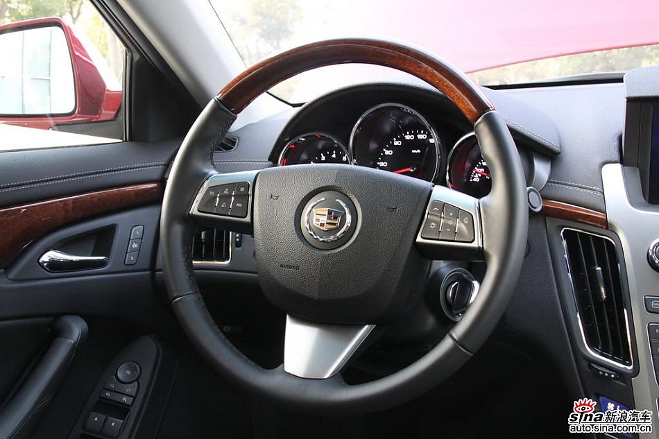 2010款凯迪拉克CTS 3.0豪华运动版内饰