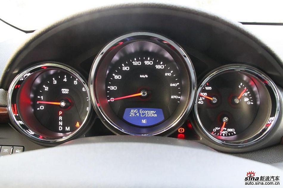 2010款凯迪拉克CTS 3.0豪华运动版内饰