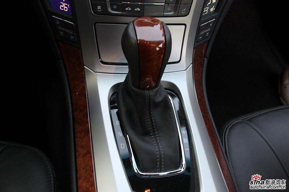 2010款凯迪拉克CTS 3.0豪华运动版内饰
