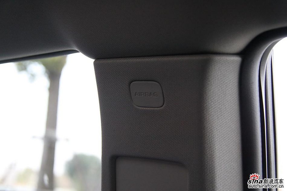 2010款凯迪拉克CTS 3.0豪华运动版内饰