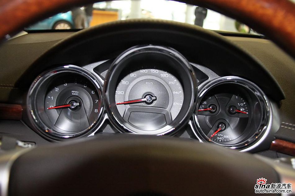 2010款凯迪拉克CTS 3.0豪华运动版内饰