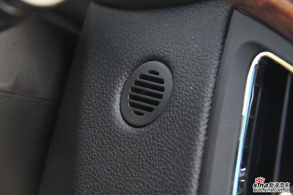 2010款凯迪拉克CTS 3.0豪华运动版内饰