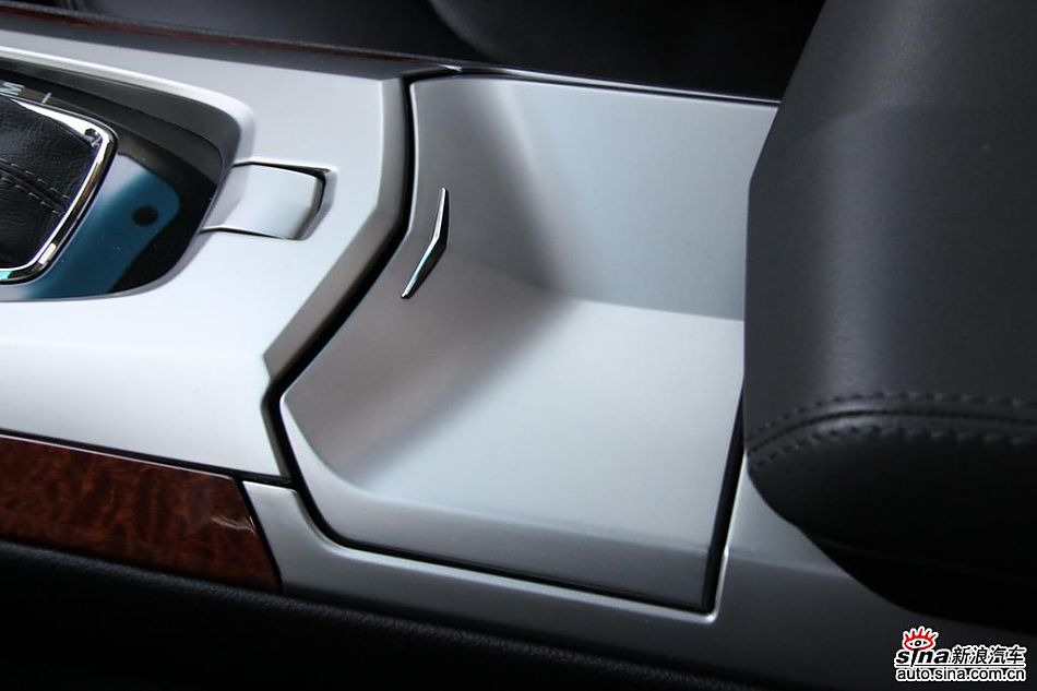 2010款凯迪拉克CTS 3.0豪华运动版内饰