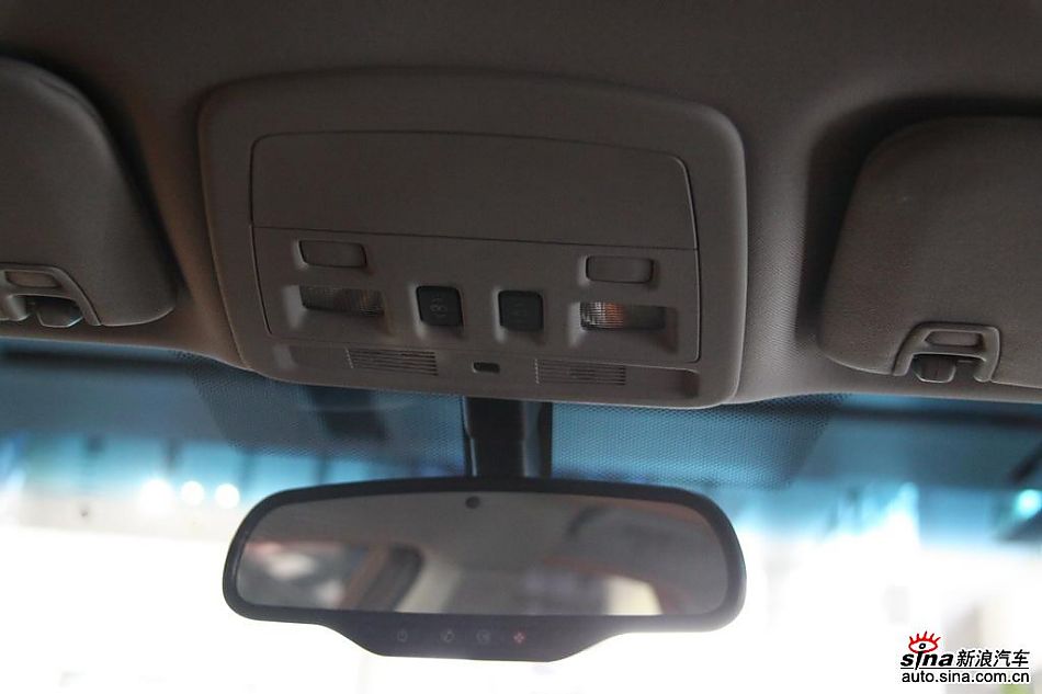 2010款凯迪拉克CTS 3.0豪华运动版内饰