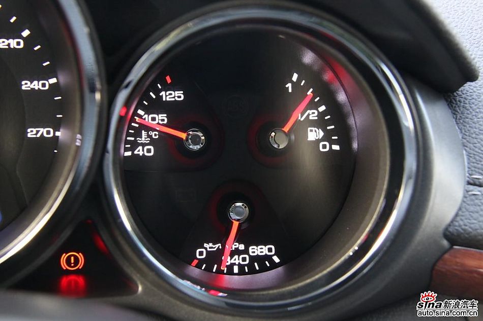 2010款凯迪拉克CTS 3.0豪华运动版内饰