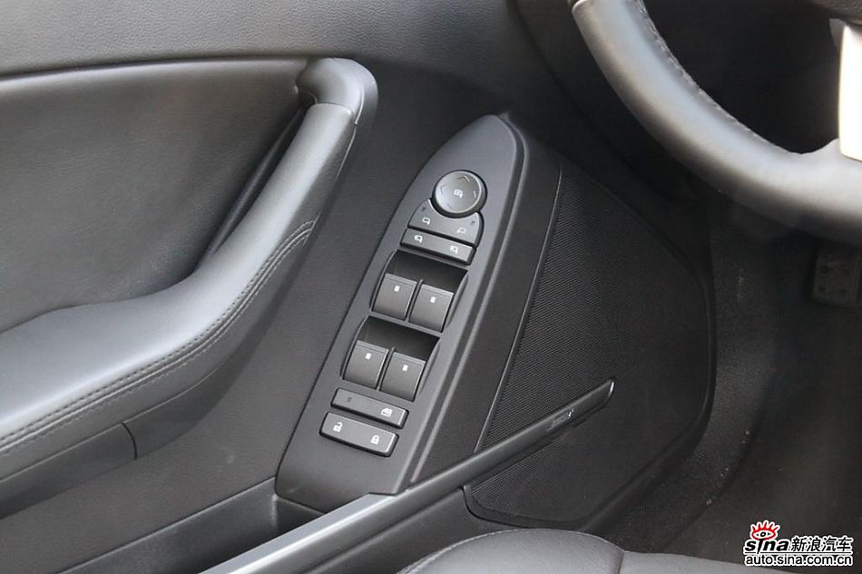 2010款凯迪拉克CTS 3.0豪华运动版内饰