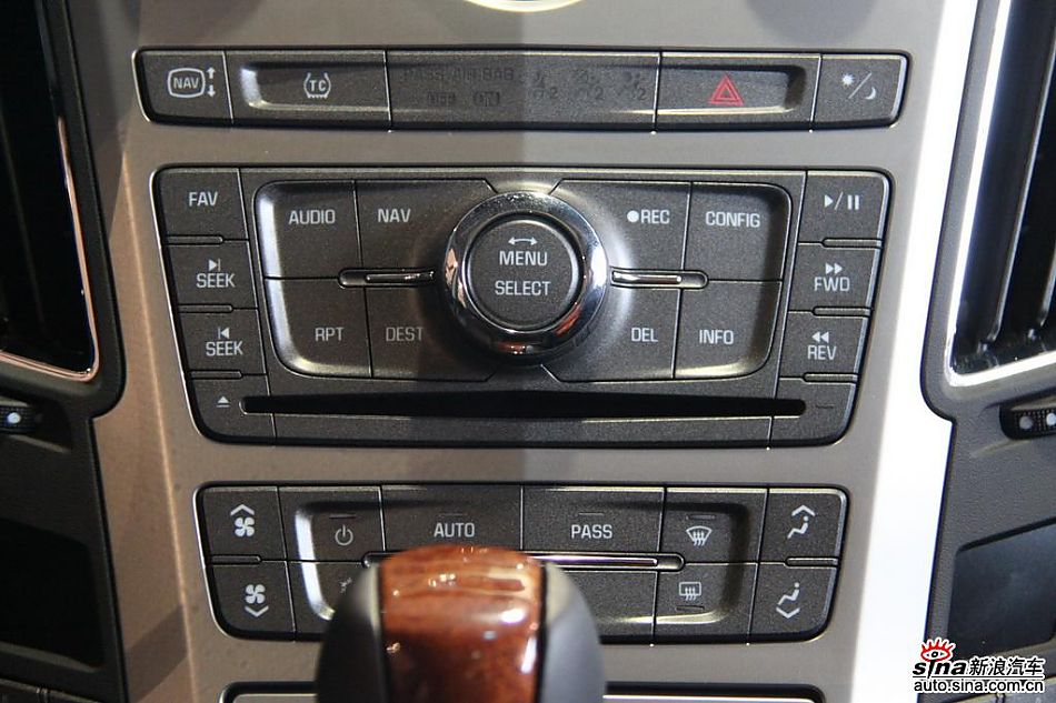 2010款凯迪拉克CTS 3.0豪华运动版内饰
