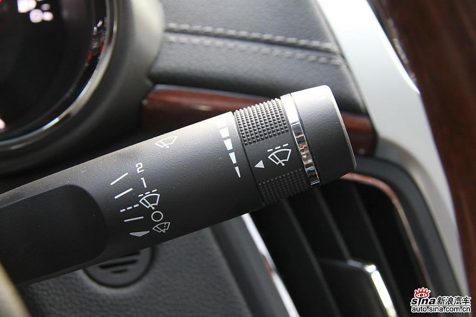 2010款凯迪拉克CTS 3.0豪华运动版内饰
