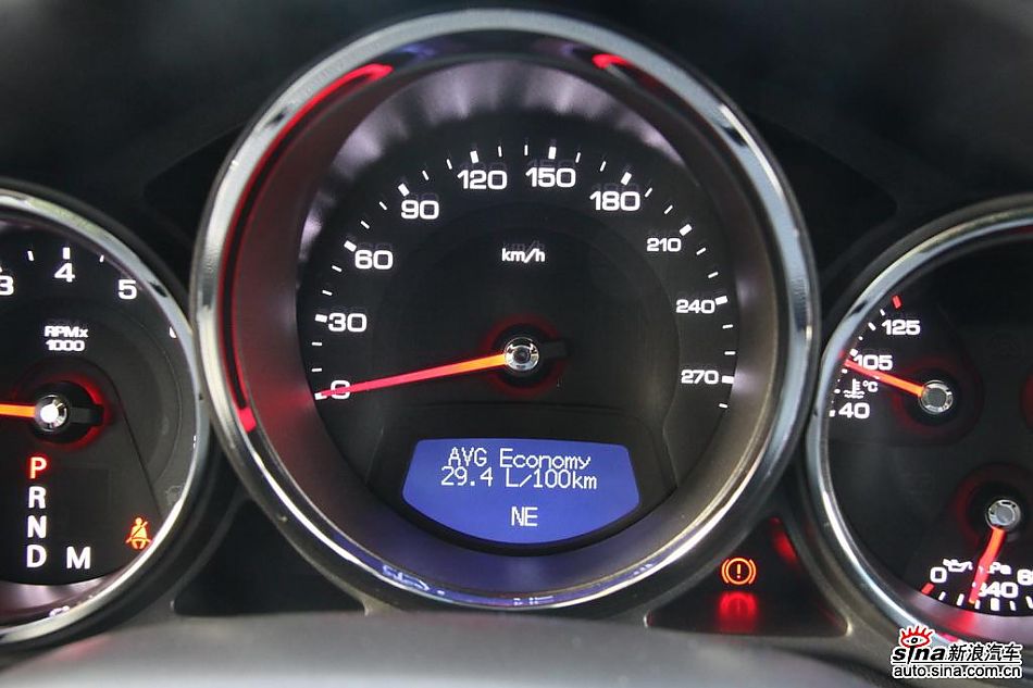 2010款凯迪拉克CTS 3.0豪华运动版内饰