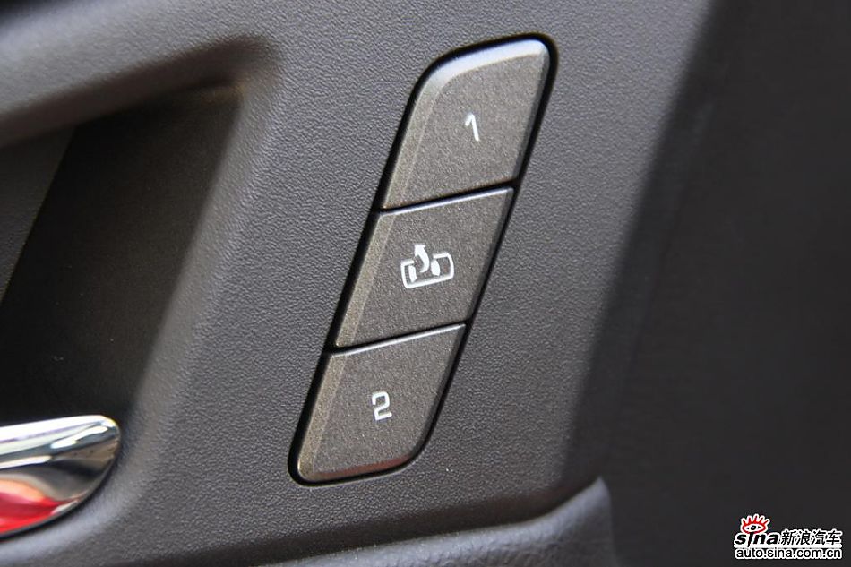 2010款凯迪拉克CTS 3.0豪华运动版内饰
