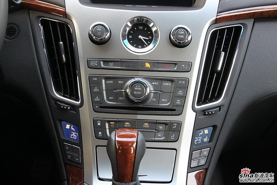 2010款凯迪拉克CTS 3.0豪华运动版内饰