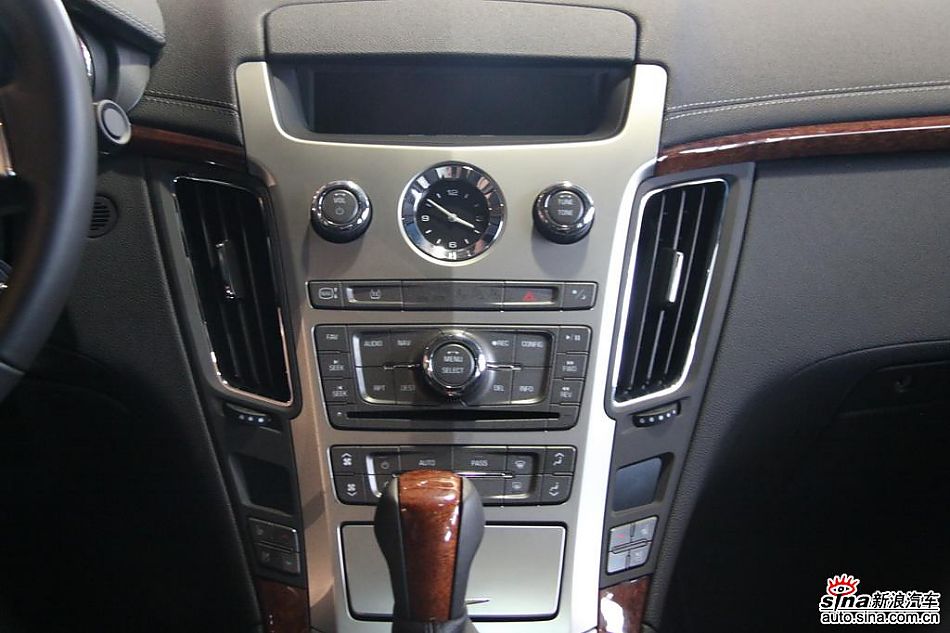 2010款凯迪拉克CTS 3.0豪华运动版内饰