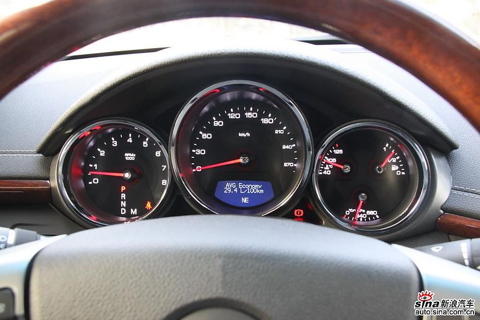 2010款凯迪拉克CTS 3.0豪华运动版内饰