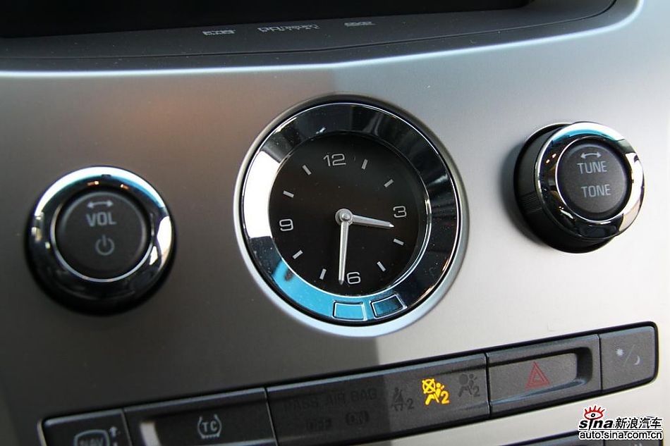 2010款凯迪拉克CTS 3.0豪华运动版内饰