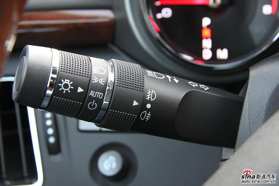 2010款凯迪拉克CTS 3.0豪华运动版内饰