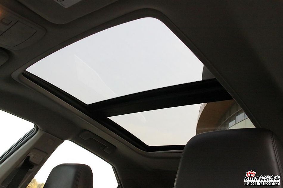 2010款凯迪拉克CTS 3.0豪华运动版内饰