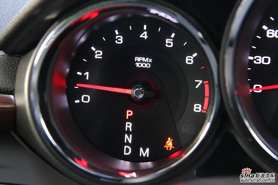 2010款凯迪拉克CTS 3.0豪华运动版内饰