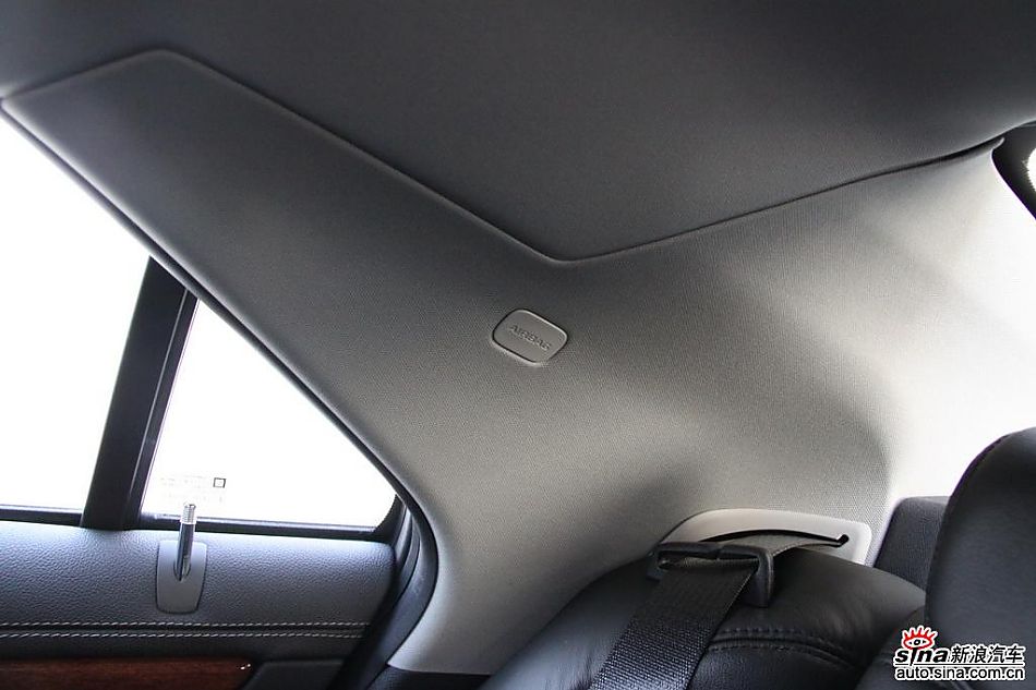 2010款凯迪拉克CTS 3.0豪华运动版内饰