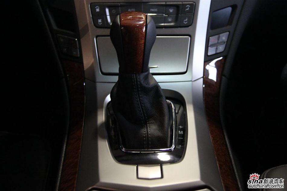 2010款凯迪拉克CTS 3.0豪华运动版内饰