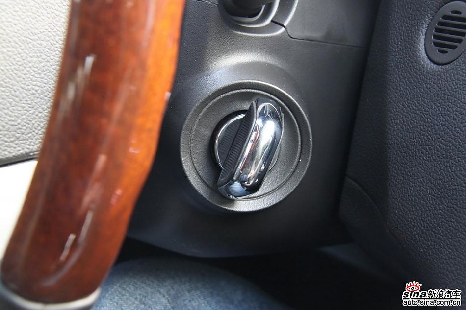 2010款凯迪拉克CTS 3.0豪华运动版内饰