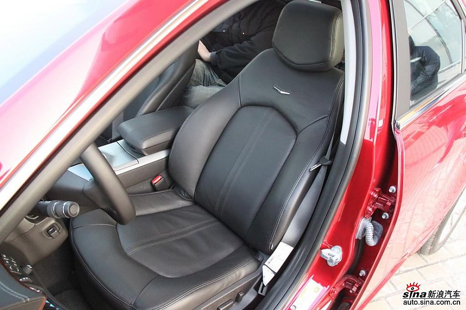 2010款凯迪拉克CTS 3.0豪华运动版内饰