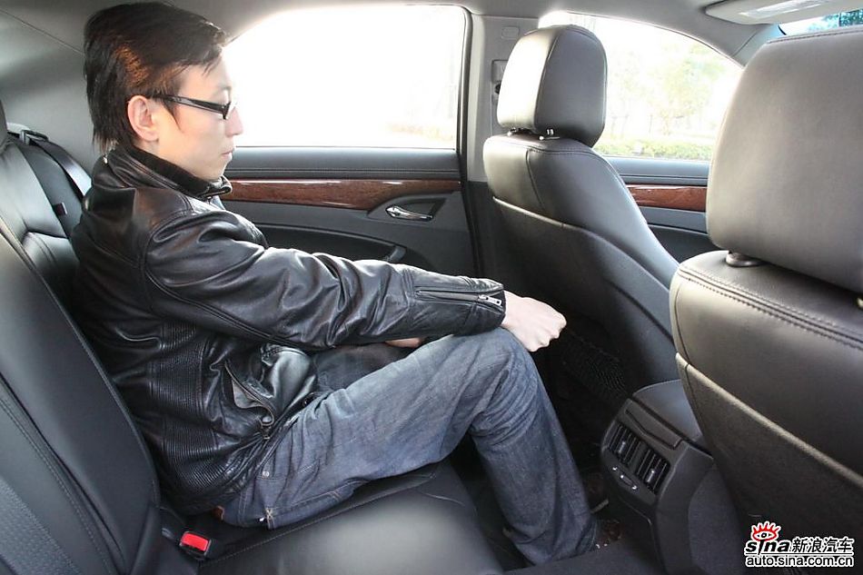 2010款凯迪拉克CTS 3.0豪华运动版内饰