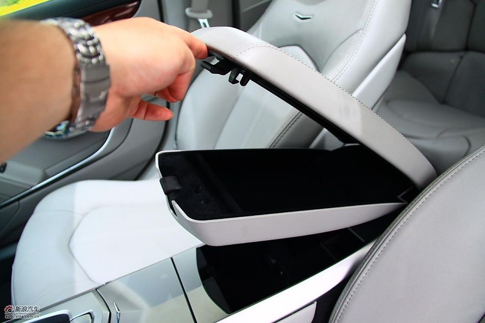 凯迪拉克CTS Wagon内饰实拍图