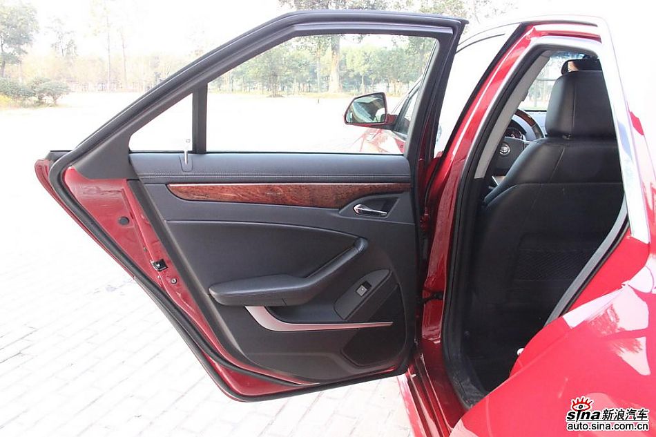 2010款凯迪拉克CTS 3.0豪华运动版内饰