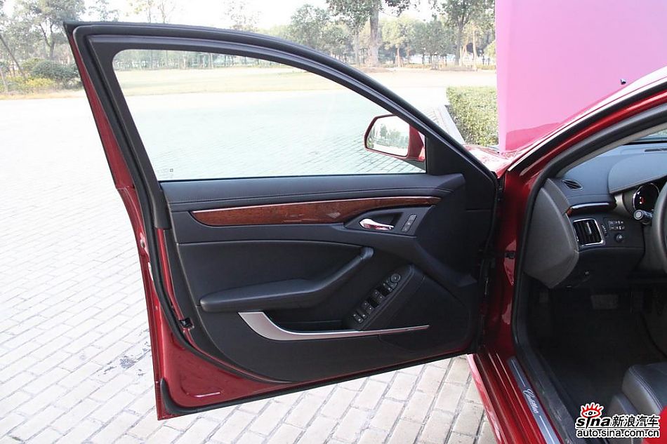 2010款凯迪拉克CTS 3.0豪华运动版内饰