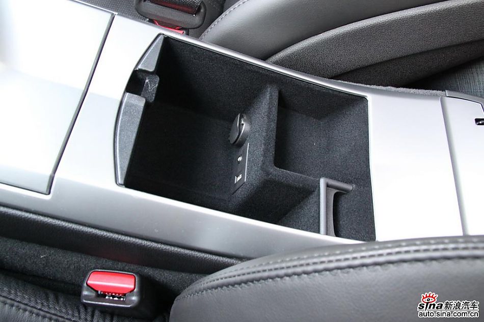 2010款凯迪拉克CTS 3.0豪华运动版内饰