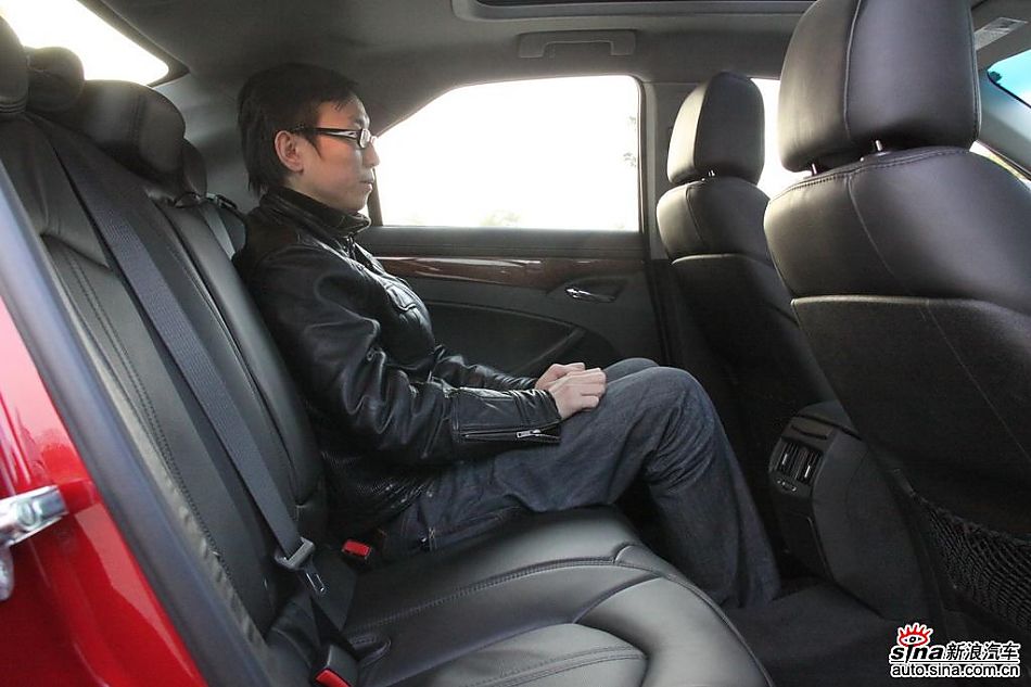 2010款凯迪拉克CTS 3.0豪华运动版内饰