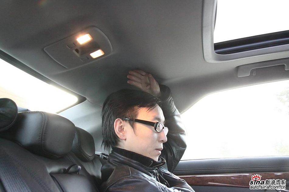 2010款凯迪拉克CTS 3.0豪华运动版内饰