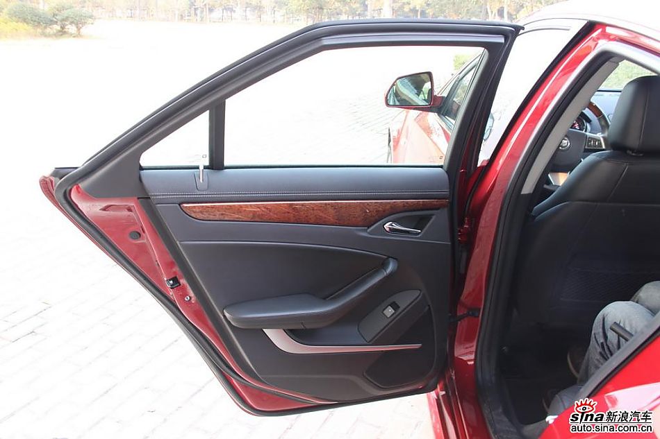 2010款凯迪拉克CTS 3.0豪华运动版内饰