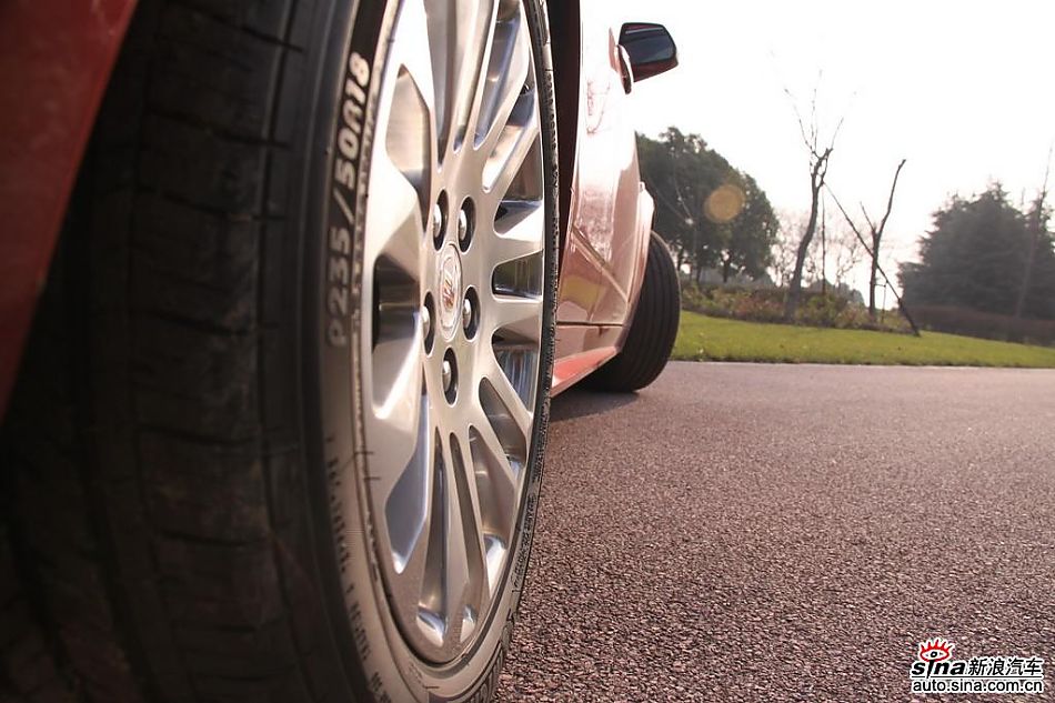 2010款凯迪拉克CTS 3.0豪华运动版外观