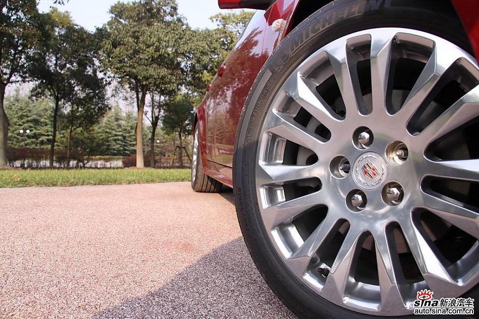 2010款凯迪拉克CTS 3.0豪华运动版外观