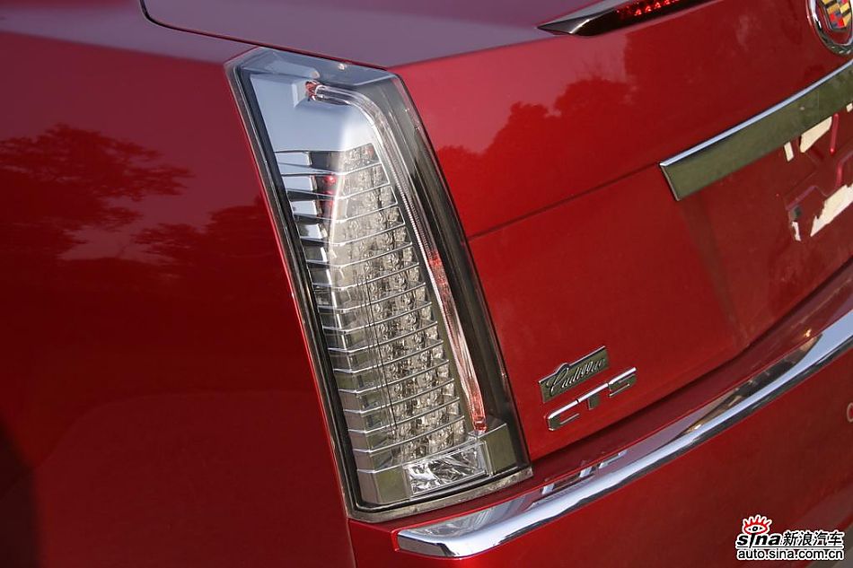 2010款凯迪拉克CTS 3.0豪华运动版外观