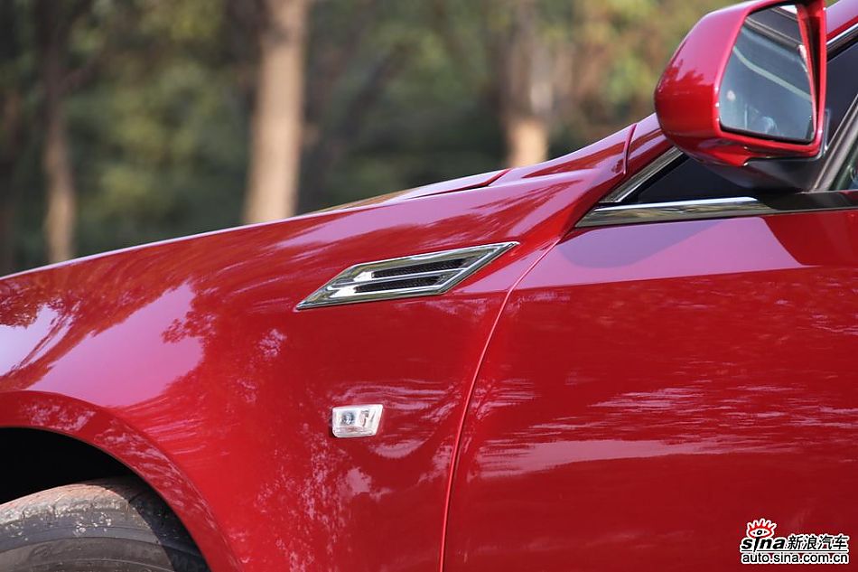 2010款凯迪拉克CTS 3.0豪华运动版外观