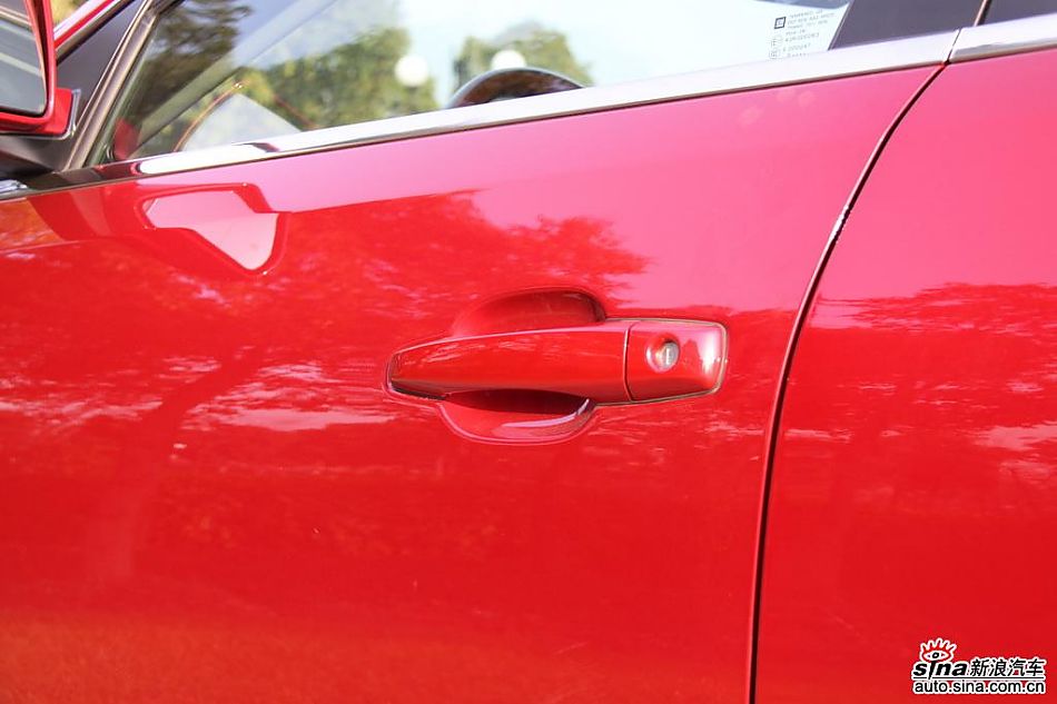 2010款凯迪拉克CTS 3.0豪华运动版外观