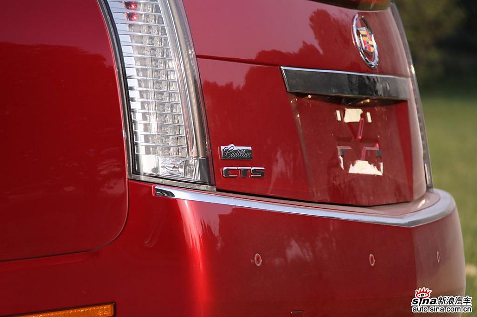 2010款凯迪拉克CTS 3.0豪华运动版外观