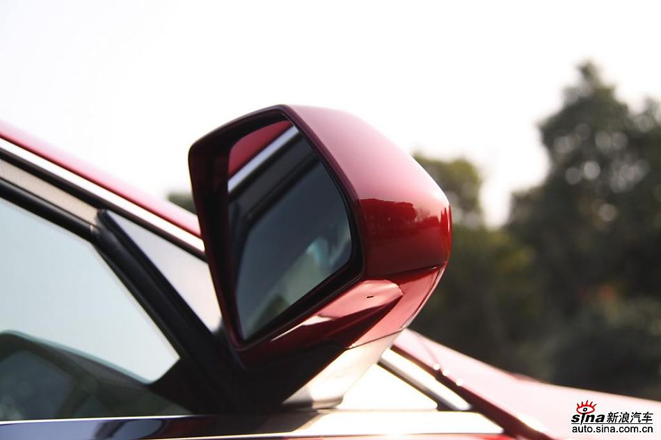 2010款凯迪拉克CTS 3.0豪华运动版外观