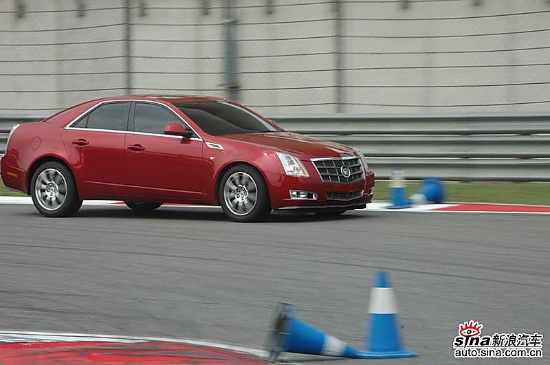 试驾全新凯迪拉克CTS