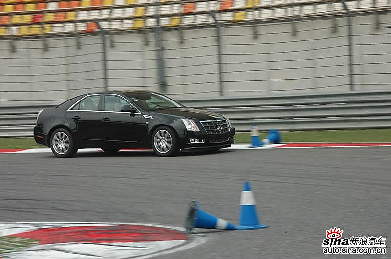 试驾全新凯迪拉克CTS