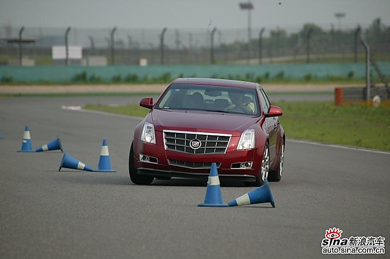 试驾全新凯迪拉克CTS