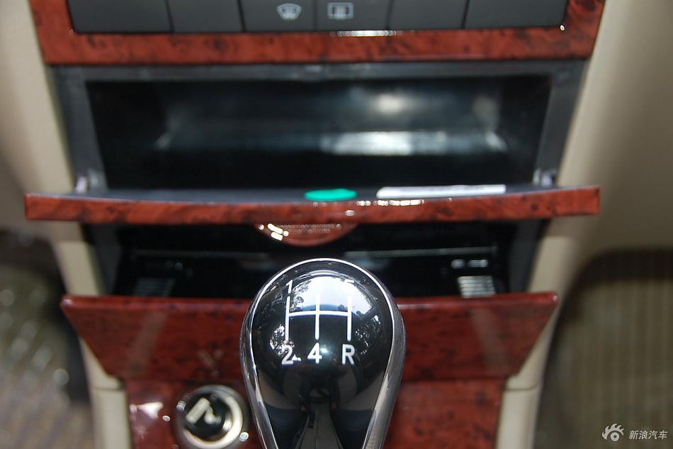 远景豪华智能导航版内饰实拍