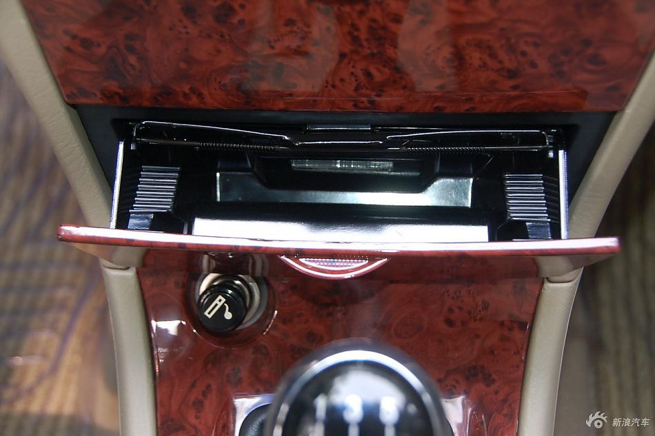远景豪华智能导航版内饰实拍